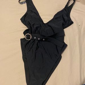 Boohoo Brand New -Never Worn Belted Swimsuit Scoop Neck $12 Size US 8